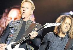 Metallica, plak fabrikası aldı
