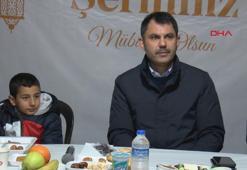 Bakan Kurum, depremzedelerle Mehmetçik çadırında iftar yaptı