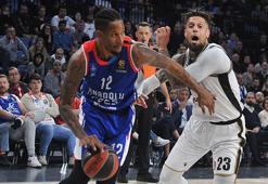Anadolu Efes, Virtus Bologna'yı farklı mağlup etti