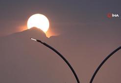 Yüksekova’da gün batımı güzelliğiyle hayran bıraktı