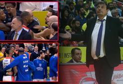 Ergin Ataman maç bitmeden soyunma odasına gitti! Fenerbahçe Beko - Anadolu Efes maçında ortalık karıştı