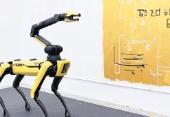 Robot ressam köpekler tuval başına geçecek