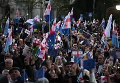 Gürcistan'da halk sokakta! 'Rus köleliğini reddediyoruz'