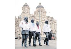 The Beatles’tan Ukrayna’ya kostümlü moral