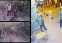 Taksim’de bıçaklı “çakmak isteme” kavgası kamerada!