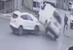 Defalarca takla atan araç yayaya çarptı