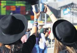 Festival rüzgârı...