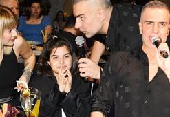 Berdan Mardini sevgilisine bakarak şarkılar söyledi