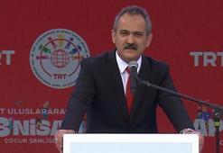 Bakan Özer 45. TRT Uluslararası 23 Nisan Çocuk Şenliği'ne katıldı