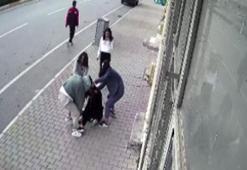 Kızların tekme tokat kavgası güvenlik kamerasına yansıdı