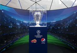 Şampiyonlar Ligi'nin dev kupası İstanbul'da görücüye çıktı