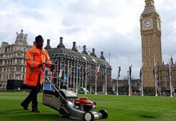 Londra'da taç giyme töreni için hazırlıklar tamamlandı