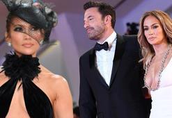 Jennifer Lopez: Kocam dekolteli kıyafetlerimle dalga geçiyor!