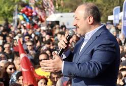 Bakan Varank, Hıdırellez ateşinin üzerinden atladı