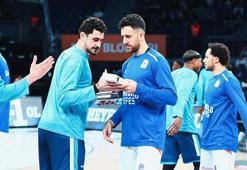 Anadolu Efes depremzedeler için binlerce kitap topladı