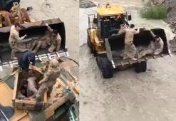 Hakkari'de askeri araç Zap suyuna uçtu: 9 asker hafif yaralı