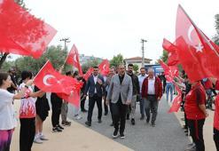 Bakan Kasapoğlu Bergama'da gençlerle bir araya geldi