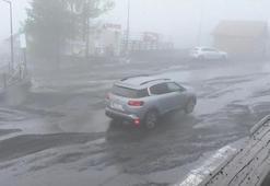 Etna Yanardağı yeniden patladı