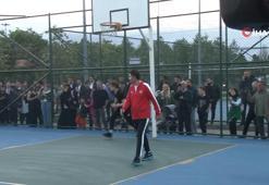 Bakan Kurum gençlerle basketbol maçı oynadı