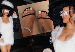 Rihanna'nın ayak parmağına taktığı yüzüğün fiyatı dudak uçuklattı!