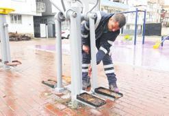 Efeler’de parklar yaza hazırlanıyor