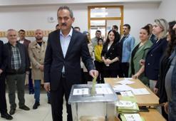 Bakan Özer'in sandığından Erdoğan çıktı