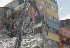 İş makinesi operatörünün Türk bayrağı hassasiyeti