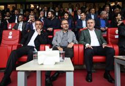 Gençlik ve Spor Bakanı Osman Aşkın Bak, derbiyi takip etti