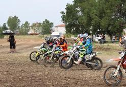 Motokros Türkiye Şampiyonası yarışları Gönen'de yapıldı