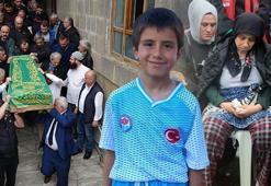 Yorgun mermi kurbanı Kerem'in cenazesine erken doğum yapan annesi ambulansla geldi