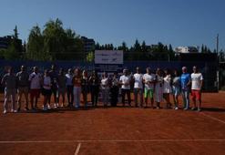 Tenis turnuvasında şampiyonlar belli oldu
