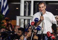 Yunanistan’da aşırı milliyetçiler oylarını artırarak parlamentoya girdi