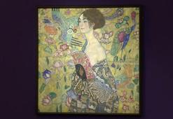 Ressam Klimt’in 'Yelpazeli Kadın' portresi 85 milyon sterline satıldı