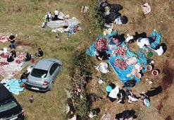 Esenyurt'ta boş arsalar kesimhaneye döndü! Kesilen kurbanlıklar kepçelere asıldı