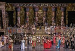 Mısır dekorunda trajik aşk üçgeni