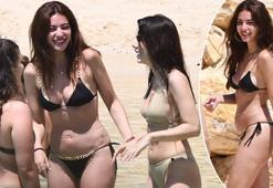 Melisa Aslı Pamuk ve arkadaşları denizdeki kahkahalarıyla dikkat çekti