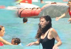 Öykü Karayel, Çeşme tatilinde! Roman'ın deniz keyfi