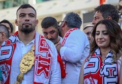 Başpehlivan Yusuf Can Zeybek, memleketinde coşkuyla karşılandı