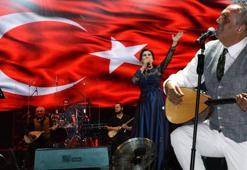 Kuruçeşme Açıkhava'da unutulmaz gece! Kahramanlık türküleri Boğaz'da yankılandı