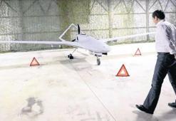 Önce inceledi sonra önünde fotoğraf çektirdi