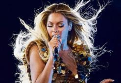 Raisa&Vanessa tasarımını giydi