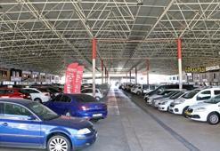 Sıfır otomobile el altından para alarak oda başkanını bile dolandırmaya çalıştılar