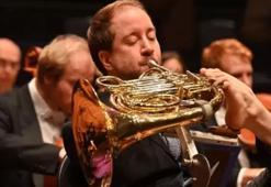 Doğuştan kolları olmayan korno sanatçısının ilham verici hikâyesi