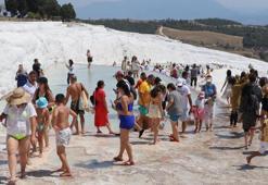 Beyaz cennet Pamukkale'ye ziyaretçi akını