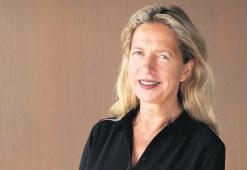 İstanbul Bienali’ne Kraliyet Nişanı Sahibi Küratör: Iwona Blazwick