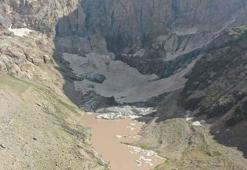 Türkiye'nin en yüksek ikinci zirvesi! '3 bin metrelik buzulların nasıl parçalandığını gördük'