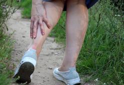 Yürürken bacakta ortaya çıkan ağrı kalpten götürüyor! Aman dikkat, 7 belirtisi var