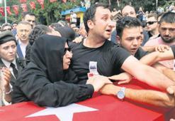 Kahraman şehitleri yüreğimize gömdük