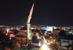 Elazığ’da hasarlı cami minaresi kontrollü olarak yıkıldı
