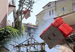 Mahallede elektrik kesen taşınma! Koltuk düştü, olanlar oldu